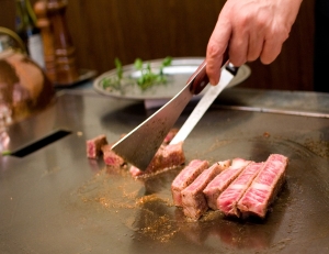 鉄板焼きレストランの店長候補