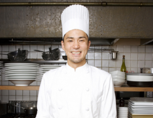 横浜で人気のイタリアン料理店でのキッチン業務