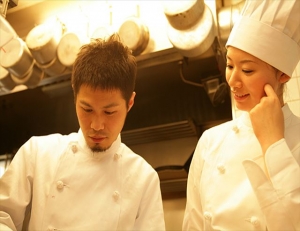 東京駅　シェフを募集。　ミシュラン獲得を本気で目指すリストランテをオープンします。　海外の三つ星レストランでの調理経験者を募集！