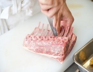 大手焼き肉チェーン店のホール業務（店長候補）福利厚生も充実、週休2日制です！