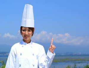 千代田区エリアで人気の餃子専門店　店長(候補)の募集です。